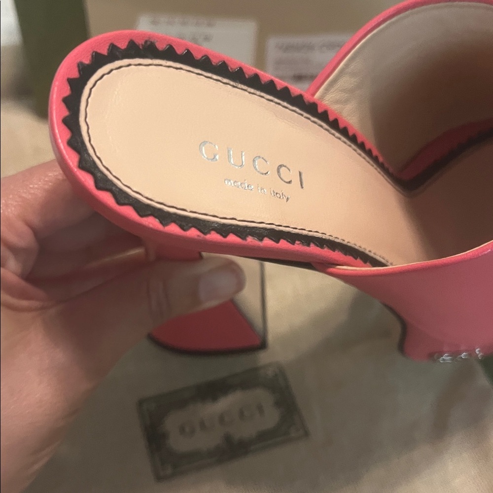 Authentic Pink Gucci platform retro heels - Picture 8 of 8